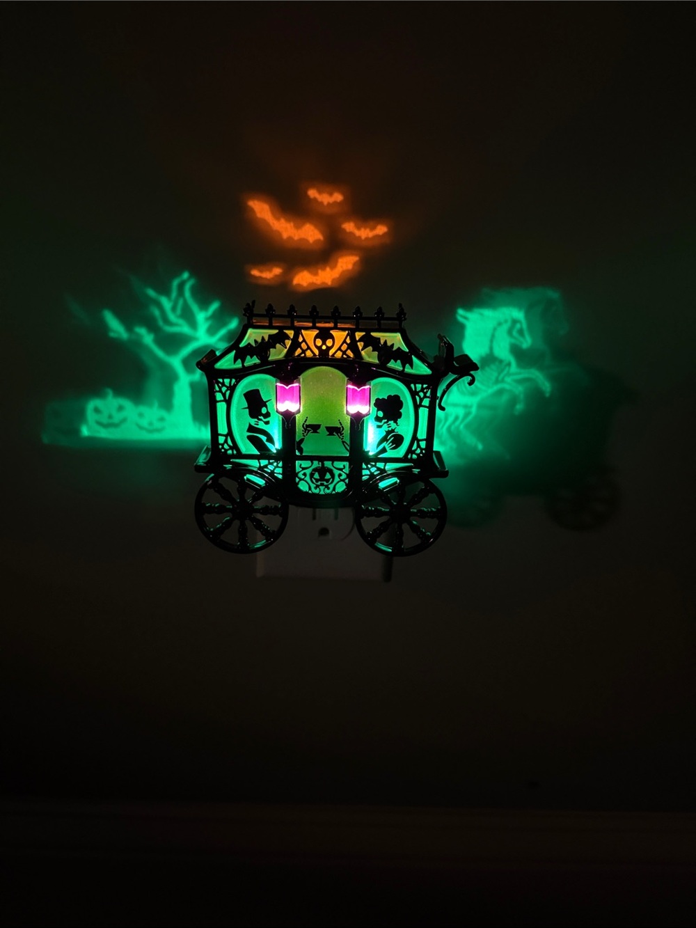 2023 Halloween bath and body works Creepy Carriage Wall Plug In - Picture 2 of 3
